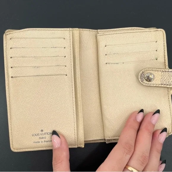 ✨Authentic Louis Vuitton White Damier Leather Wallet - Picture 2 of 11